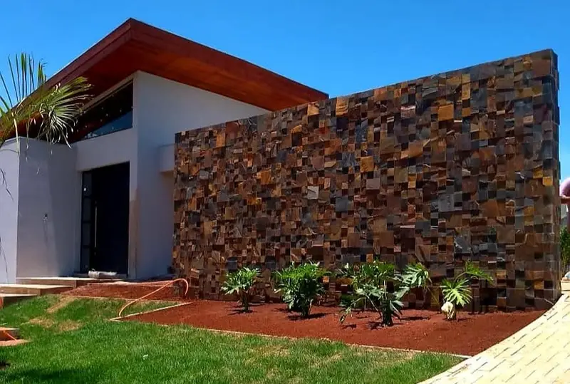 Casas com pedra ferro na fachada